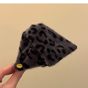 Hiver Mineur ~ Retro Hong Kong Style Rivets Flocage Shell Hairpin Automne Nouveau Grab Clip Shark Clip Elegant Headwear Hair - Product Image 4