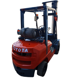 Montacargas Toyota de 3 Toneladas a Gas GLP, Usado, con Tanque de Gas, Proveedor Japonés - Product Image 1