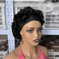 Perruque Bandeau Cheveux Humains Courts Bouclés Noir Jais Sans Colle Sans Lacet Prête à Porter Style Protecteur pour Femmes Vente en Gros