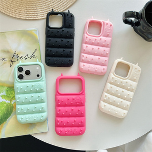 Funda de silicona suave con diseño de cuerno de monstruo, acolchada y con puntos, para iPhone 17 Pro Max 16 15 14 13, con protección antideslizante y divertida - Product Image 1