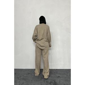 Conjunto de Dos Piezas Beige Holgado al por Mayor, con Blusa y Pantalones de Diseño Sólido, Tallas XS S M L XL para Primavera, Verano y Otoño - Product Image 1