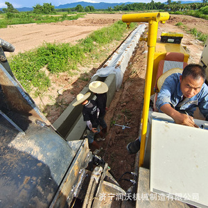 Máquina formadora de bordillos de hormigón de gran tamaño con sistema hidráulico de orugas de acero para la construcción de canales laterales de carreteras - Product Image 2