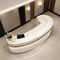 Bureau de réception moderne, durable, écologique, effet pierre de luxe, bureau de réception en pierre Corian
