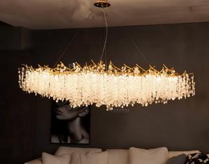 Lustre contemporain en cristal long avec design de branches naturelles, suspension en tranches de cristal rondes - Product Image 1