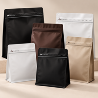 Pochette verticale noire refermable avec fermeture éclair et languette de tirage pour l'emballage de grains de café, personnalisable avec logo