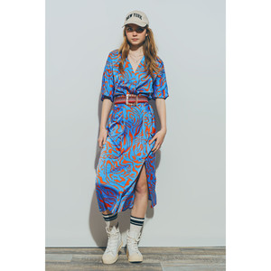 Robe midi en satin à col en V bleue - Product Image 5