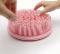 Brosse de nettoyage de douche en silicone souple de conception de main Double face de haute qualité pour le massage exfoliant de bain de corps