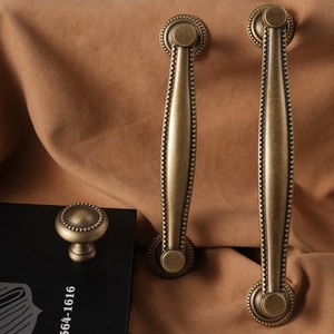 Tiradores de Gabinete Santaya de Latón Macizo Bronce Antiguo, Manijas de Concha para Armarios, Tiradores de Cajones de Muebles, Tiradores de Cajones de Cocina - Product Image 1
