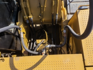 Excavateur hydraulique sur chenilles Caterpillar 325D d'occasion, poids en état de fonctionnement de 25 tonnes avec moteur central, boîte de vitesses et engrenage à vendre - Product Image 6