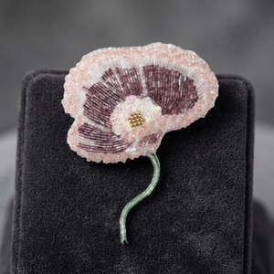 Appliques brodées à la main, ornées de perles et de motifs floraux, pour embellir les textiles - Product Image 2