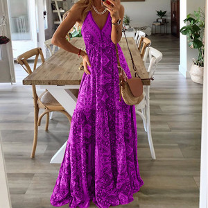 Vestido Maxi Bohemio de Gasa Floral con Cintura Alta y Escote en V, Verano 2023 - Product Image 1