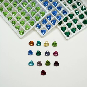 Accesorios de joyería DIY con forma de triángulo con base puntiaguda K9, diamantes de cristal de colores, diamantes decorativos para ropa, zapatos y bolsos - Product Image 4