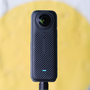 Cámara Deportiva Panorámica INS360 8K, Antivibración, Resistente al Agua IPX8, Gran Angular de 180°, Zoom 10x-20x, Memoria Integrada de 128GB, MicroSD - Product Image 6