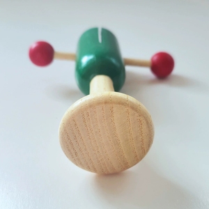 Vente en gros : Hochet à main en bois naturel vert avec tube sonore rainuré, jouet musical éducatif précoce pour la maternelle - Product Image 3