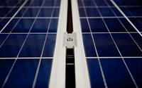 Fixations solaires ajustables larges pour panneaux photovoltaïques avec écrous et boulons, pinces intermédiaires/finales en aluminium pour fixation de panneaux solaires