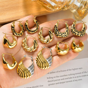 Boucles d'oreilles pendantes classiques vintage tendance à motif floral, plaquées or 18 carats, en acier inoxydable, vente en gros pour femmes - Product Image 4