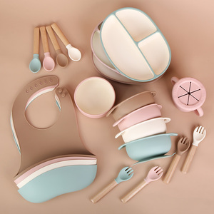 Ensemble de repas pour bébé personnalisé OEM ODM, écologique, ensemble de repas pour bébé, assiettes et bols roses, bavoir, ensemble de vaisselle en silicone pour bébé - Product Image 1