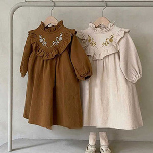 Vestido de princesa estilo occidental con volantes y bordados de encaje, inspirado en la moda coreana de otoño, para madres e hijas, ideal para nuevas madres. - Product Image 1