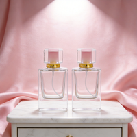 Flacon de parfum en verre transparent carré de 50 ml, à fond épais, rechargeable, avec pompe pulvérisatrice, emballage personnalisable, couleur personnalisée