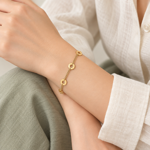 Pulsera de Cadena Fina con Números Romanos en Tono Dorado, Acero Inoxidable, Chapado al Vacío en Oro de 14K, Cierre de Langosta - Product Image 5