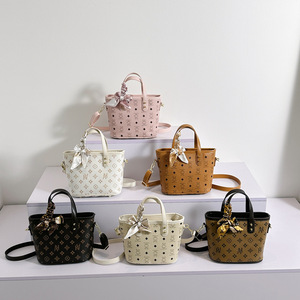 Sac seau de luxe LY pour femme, en PU, avec fermeture éclair et motif ours, sac à main haut de gamme pour le quotidien, style occidental, sac bandoulière - Product Image 2