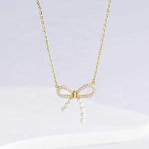 สร้อยคอจี้รูปโบว์โคลเวอร์เงินแท้ 925 ชุบทอง 14k ประดับมุกเม็ดเดียว ดีไซน์สวยเก๋สำหรับคุณแม่ สไตล์ฤดูร้อน - Product Image 5