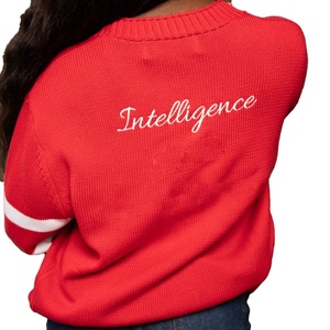 Cardigan en tricot acrylique pour femme Delta de haute qualité, col en V, avec logo personnalisé brodé et fermeture à un seul bouton - Product Image 2