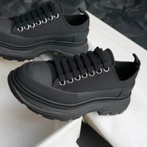 Chaussures de marche d'extérieur rehaussantes à semelle épaisse, design classique et tendance, en toile personnalisée, style sport décontracté, pour hommes et femmes - Product Image 1