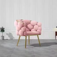 Nordischer Luxus Akzentstuhl in Kopfsteinpflaster-Form Weißer Samt Moderner Minimalistischer Wohnzimmer Schlafzimmer Freizeitstuhl