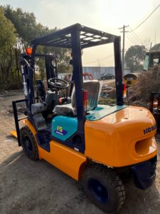 Directe verkoop van gebruikte 1,5 <span class=keywords><strong>ton</strong></span> FD15 <span class=keywords><strong>Komatsu</strong></span> heftruck met hydraulische mast en dieselmotor voor buitenlandse handel - Product Image 4