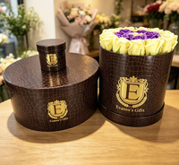 Boîtes à fleurs rondes en matériaux recyclés avec logo personnalisé imprimé, revêtement UV, pour roses, emballage cadeau pour la Saint-Valentin