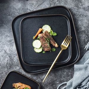 Plato Cuadrado de Cerámica Vintage <span class=keywords><strong>con</strong></span> Borde Dorado Negro para Café, Hotel, Carne Asada, Postre, Servicio Diario y Decoración de Mesa - Product Image 1