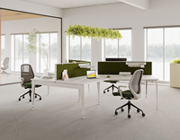 Bureau extensible moderne OMNI 120 pour 6 à 8 personnes, optimisant le travail d'équipe et la productivité