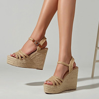 Sandales pour femmes et dames en gros directement de l'usine, sandales à enfiler tendance, sandales de créateurs pour femmes