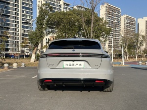 NIO ET5T 2024, break électrique de tourisme, 490 ch, transmission intégrale, échange de batterie, Lidar, ADAS, toit panoramique, faible kilométrage - Product Image 4