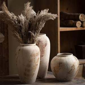 Rustieke boerderijtafelvaas in wabi-sabi stijl, vintage keramiek ornament, bloemstuk, decoratieve vaas voor thuis - Product Image 2