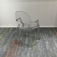 Moderner Einteiliger Kristallklarer Acryl-Esszimmerstuhl mit Armlehnen Geisterstuhl für Bankett Event Hotel Restaurant