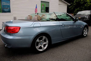 ขายส่ง รถยนต์มือสอง BMW ซีรีส์ 3 รุ่น 335i ปี 2013 เปิดประทุน 2 ประตู ภายในเบาะหนังสีอ่อน เครื่องยนต์เบนซิน/ขับเคลื่อนสี่ล้อ/8 ลิตร ขับเคลื่อนล้อหลัง กล้องมองหลังด้านซ้าย - Product Image 3