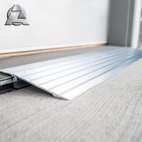 Grand chargement portable mobile montée en métal en alliage d'aluminium rampe de seuil de porte pour fauteuils roulants portes marches escaliers