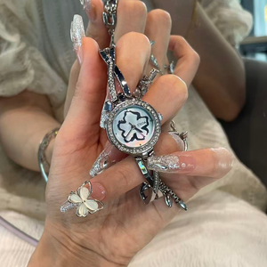 Reloj de Pulsera para Mujer CILOA, Esfera con Diseño de Trébol, Brazalete de Acero Inoxidable, Estilo Redondo con Perla y Madreperla - Product Image 4