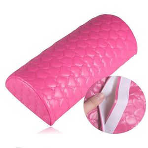 Almohada de Apoyo para Manos y Uñas de Lujo, Suave, de Cuero PU Rojo, Media Luna, para Manicura y Pedicura, Venta al por Mayor - Product Image 1