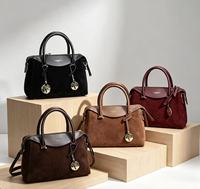 Sac à bandoulière en velours grande capacité pour femme 2026, sac messager de haute qualité avec pendentif petit ours mignon, sac fourre-tout pour femme