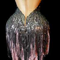 Mini-robe de scène Gunmetal Argent Rose à franges et strass, style Latin Diva, à pampilles pour mouvements dynamiques, pour Showgirl et Drag Queen, Vente en gros