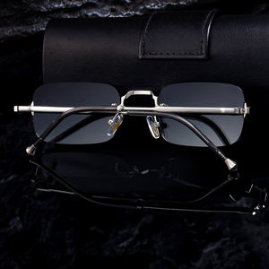 <span class=keywords><strong>Occhiali</strong></span> <span class=keywords><strong>da</strong></span> <span class=keywords><strong>Sole</strong></span> Rettangolari Senza Montatura <span class=keywords><strong>da</strong></span> <span class=keywords><strong>Uomo</strong></span> all'Ingrosso con Protezione UV400 di Design alla Moda e Logo Personalizzato - Product Image 4