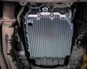 새로운 KYOSTAR CNC 알루미늄 오일 팬 (1, 2, 3 시리즈 M2, M3, M4, M5, M6, Z4용) 열 분산율 30% 향상 - Product Image 3