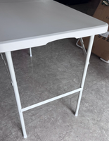 Table pliante légère et imperméable en plastique HDPE portable pour le camping en plein air, les pique-niques, le jardin, la terrasse, la pelouse, la salle à manger