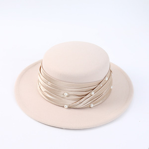 Topi Fedora Wanita Gaya Inggris Vintage Prancis Bahan Poliester Musim Gugur Musim Dingin Berhias Mutiara Satin, Pinggiran Datar Modis, Gaya Audrey Hepburn - Product Image 1