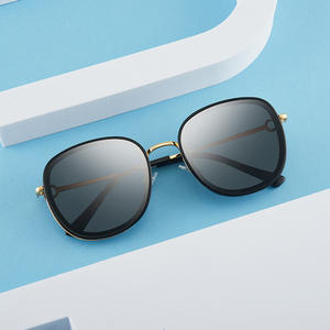 Gafas de Sol de Metal Tr90 con Marco Negro, Lentes de Nailon con Protección UV400, Unisex, Elegantes, Clase 2 de Transmitancia - Product Image 5