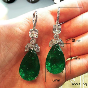 Orecchini Pendenti Vintage a Goccia Verde a Forma di Pera per Donne, Eleganti Accessori per Orecchie da Indossare Quotidianamente - Product Image 5