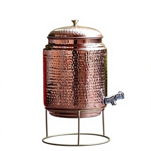 Pichet à eau ayurvédique en cuivre pur de 5 litres fait à la main avec paille à double paroi et couvercle pour la maison et l'hôtel directement de l'Inde - Product Image 1